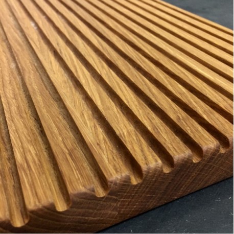 Skærebræt med riller i olieret eg