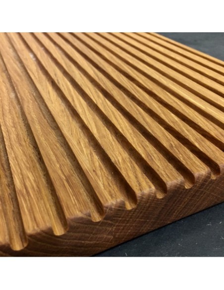 Skærebræt med riller i olieret eg