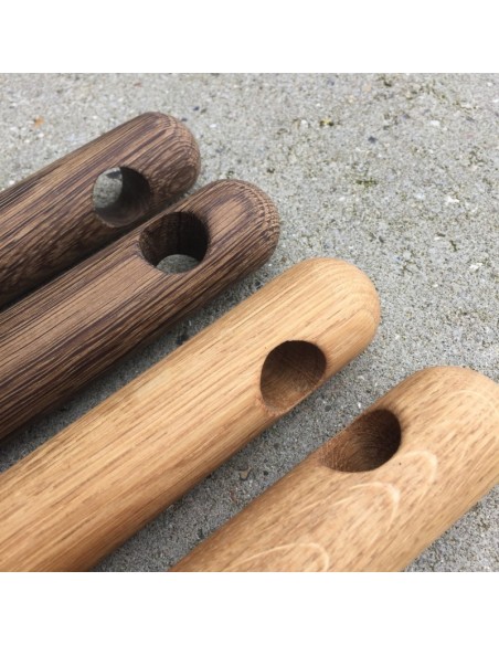 Køkkenrulleholder olieret eg og grå metalfod fra By Brorson