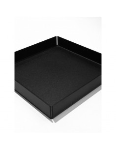 Kvadratisk bakke i sort metal