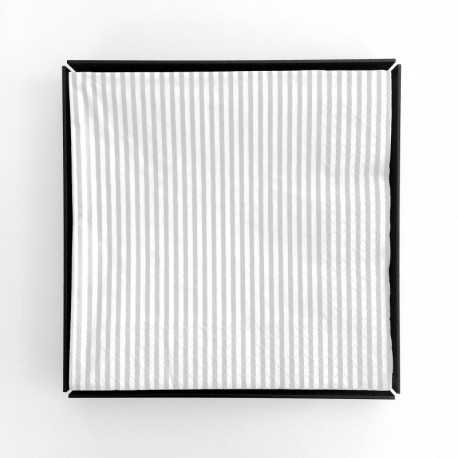 Kvadratisk bakke i sort metal