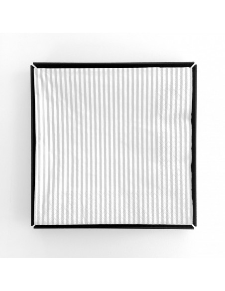 Kvadratisk bakke i sort metal