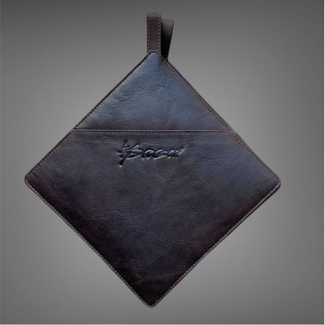 Grydelapper i mørkebrunt skind 19 x 19 cm Grydelapper i mørkebrunt skind 19 x 19 cm