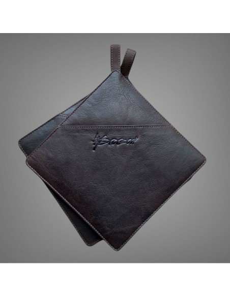 Grydelapper i mørkebrunt skind 19 x 19 cm Grydelapper i mørkebrunt skind 19 x 19 cm