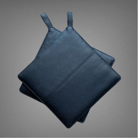 Grydelapper i sort skind 19 x 19 cm Grydelapper i sort skind 19 x 19 cm