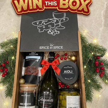 🎁🎄 JULEKONKURRENCE 🎁🎄I denne søde juletid handler det om at hygge sig, og derfor kan du nu vinde denne lækre Tapas Box fra Spice By Spice 🤗🎁Alt du skal gøre er at🎄 Like 👍🏻 vores opslag - del gerne🎄 Like vores side🎄 Skrive hvilket julemarked du kan finde os på i den kommende weekend 🎅🏻🎁🎄 (Hint - det er det samme julemarked, som du har kunnet møde os på de sidste 6 år) 😉Vinderen trækkes på mandag den 15. december - og ikke før. Vinderen får direkte besked 🙌🏻Præmien har en værdi på 325,- og kan ikke ombyttes.Hop over på vores facebook-profil og deltag også i konkurrencen der, vi udlodder nemlig også en gaveæske magen til derovre 🙌🏻🤞🏻🎅🏻🌟🎄#gaveæske #tapasbox #konkurrence #jul2025 #tapas #vildtshop #jagt #julekonkurrence
