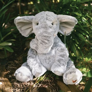 🐘😍 Wow, se lige hvem vi har fået på lager. Den sødeste og vildt bløde elefant Winnie fra engelske Wrendale 🐘🥰Fås i to forskellige størrelser og er helt igennem perfekte til nyfødte, da der ikke er nogle stikkende knorerhår og lignede. Men også et kæmpe hit blandt alle bamse-elskere ♥️https://vildtshop.dk/module/iqitsearch/searchiqit?s=Winnie#wrendale #elefantbamse #bamseelefant #elefant #blødelefant