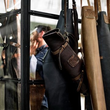 🔥 SPAR 25% PÅ ALLE VORES KNIVTASKER🔪Hele januar kører vi 25% på alle vores flotte og eksklusive knivruller.Vælg imellem 3 forskellige farver • Cognac • Dark Brown • GreenOg vælg imellem 2 forskellige størrelser, med plads til 5 knive eller 9 knive 🔪https://vildtshop.dk/68-laederknivtasker#knivtaske #knivrulle #witloftleatherwear #witloft #knivrullefrawitloft #kokkegave #gavetilkokken #knivrullewitloft #leather #tilham #tiljægeren #tiljagten #jagt #hunter