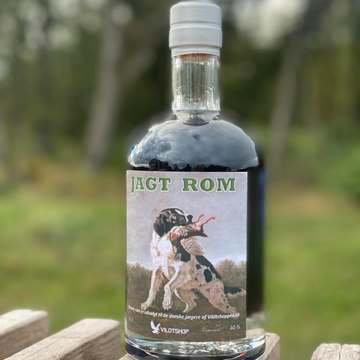 🦌 Værtindegaven til jægeren 🥃Kender du en jæger og synes du han/hun skal forkæles lidt, så bør du helt klart se nærmere på denne rom.70 cl til 399,-https://vildtshop.dk/module/iqitsearch/searchiqit?s=Jagtrom