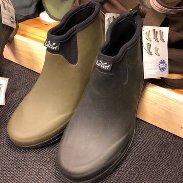 💦 Vi tømmer lageret af de populære Le Cerf gummistøvler 😉🙌🏻Så hvis du skal nå at have dig et par, så er det med at hoppe ind og bestille dem 👇🏻👇🏻https://vildtshop.dk/module/iqitsearch/searchiqit?s=Le+CerfPris 599,-#lecerf #kortegummistøvler #lecerfgummistøvler #gummistøvler #outdoor